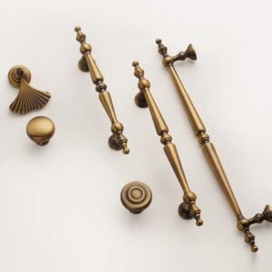 allice gold necklace